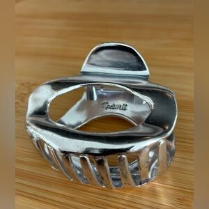 Madewell Small Hammered Circle Claw Hair Clip